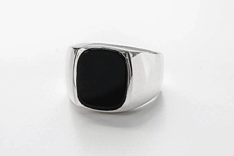 Selva Hudson Signet Ring
